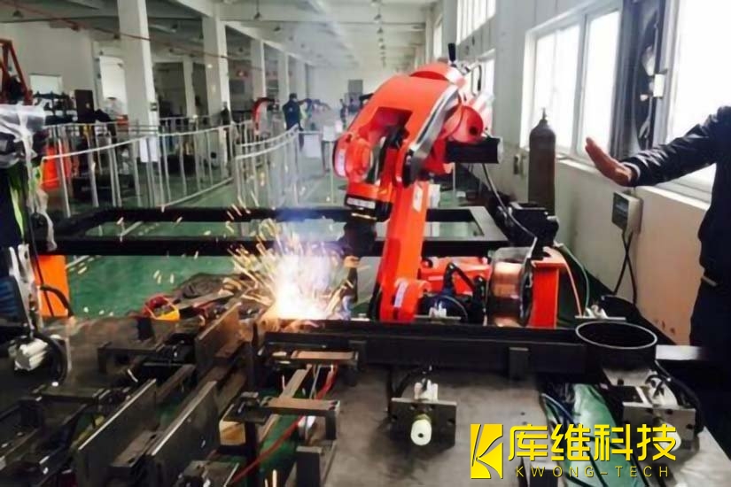 焊接<a href='http://www.kwong-tech.com' target='_blank'><u>机器人工作站</u></a>